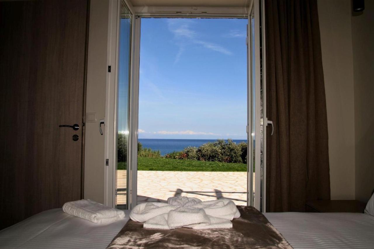 Stone Bay Houses In Messinia Kalamaki Beach Area Chrani Exterior foto